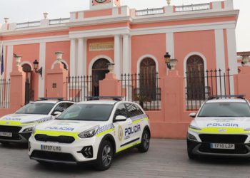 Exhibiendo los tres nuevos vehículos / FOTO: Ayto.