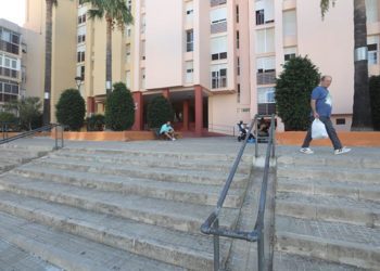 Varias escalinatas y rampas dan acceso a la plaza elevada / FOTO: Ayto.