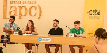 Presentando el evento en la APC / FOTO: Eulogio García