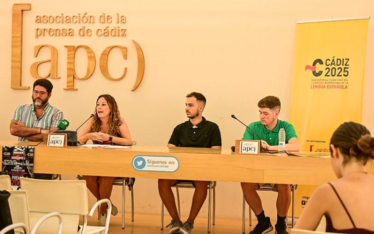 Presentando el evento en la APC / FOTO: Eulogio García