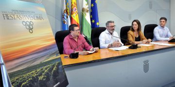 Presentando el cartel del ciclo / FOTO: Ayto.