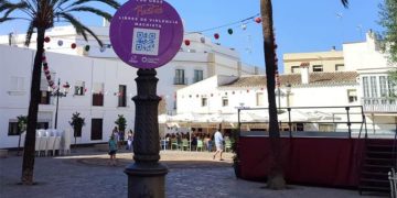 Puntos violetas en las plazas que esperan más público / FOTO: Ayto.