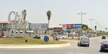 Rotonda de acceso a la localidad por la avenida del Mueble