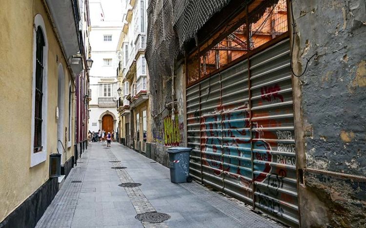 La finca de Santiago únicamente conserva su fachada en pie / FOTO: Eulogio García