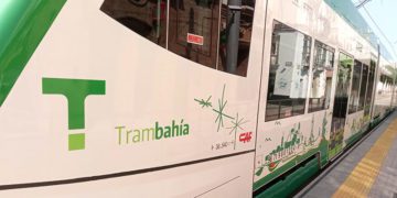 Una de las unidades del tranvía ya con la marca comercial / FOTO: DBC