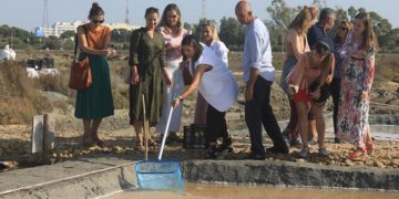 El curso se ha cerrado con una visita a Salinas La Esperanza / FOTO: Ayto.