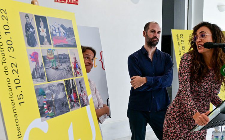 Cazalilla respaldada por los directores del FIT / FOTO: Eulogio García