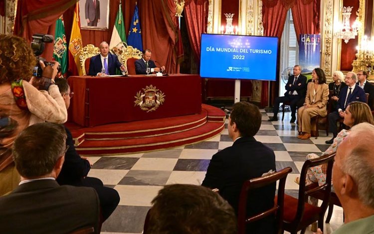 Un momento del acto en el Salón Regio / FOTO: Eulogio García