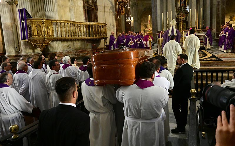 La Catedral se queda pequeña para despedir al obispo emérito de Cádiz y Ceuta, “un hombre entregado a todos”
