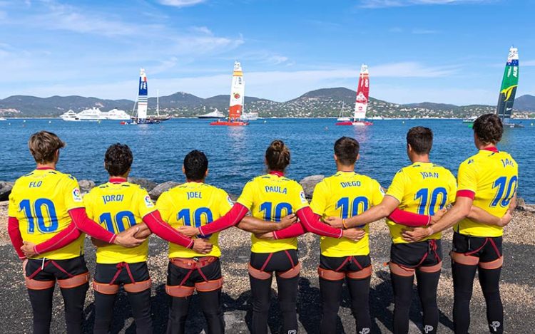 Equipo español luciendo la camiseta del Cádiz CF en Francia / FOTO: SailGP