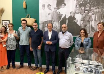 Posado en la inauguración de la exposición / FOTO: Ayto.