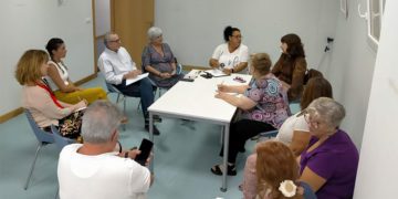 Fidalgo reunida con una de las entidades / FOTO: Cs