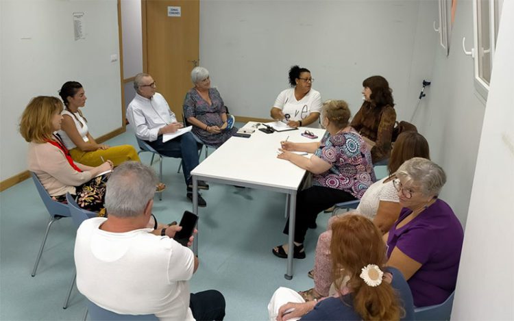 Fidalgo reunida con una de las entidades / FOTO: Cs