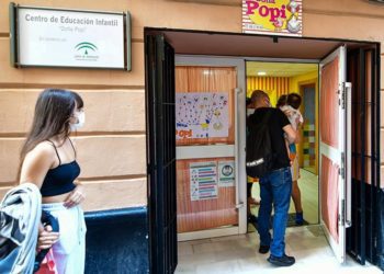 Dejando al niño en la guardería / FOTO: Eulogio García