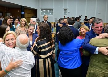 Felicidad absoluta de la familia popular en el salón de actos / FOTO: Eulogio García
