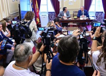 La concurrida rueda de prensa / FOTO: Eulogio García