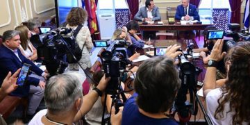 La concurrida rueda de prensa / FOTO: Eulogio García