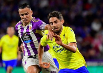 Sobrino luchando una pelota / FOTO: Cádiz CF