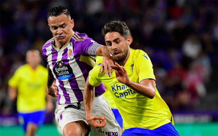 Sobrino luchando una pelota / FOTO: Cádiz CF