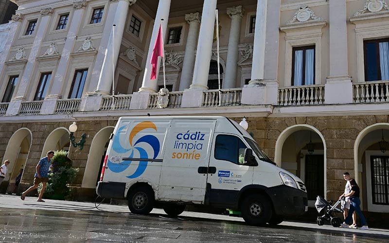 “El nuevo servicio de limpieza va a estar ya en la calle y Cádiz lo va a notar”; Valoriza comenzará a operar “a finales de mes”