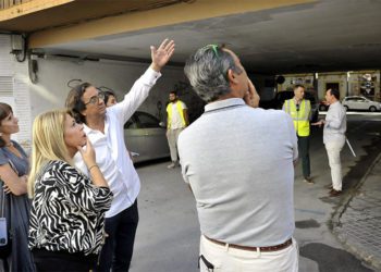 Supervisando la zona que se adecentará / FOTO: Ayto.