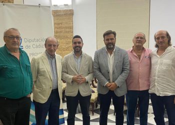 González Mellado con representantes de las peñas / FOTO: Diputación