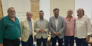 González Mellado con representantes de las peñas / FOTO: Diputación