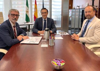 Reunidos en la sede de la consejería, en Sevilla / FOTO: Junta