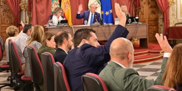 Votando en el pleno de este mes de septiembre / FOTO: Eulogio García