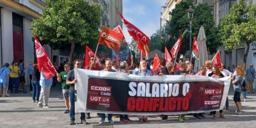Cabecera de la marcha que ha recorrido el centro / FOTO: CCOO