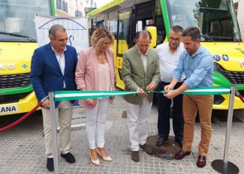 Simbólica inauguración de los autobuses / FOTO: Ayto.