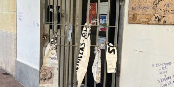 Entrada a la sede vecinal, vandalizada / FOTO: cedida