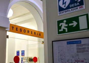 Varias señales en el interior del Consistorio / FOTO: Eulogio García