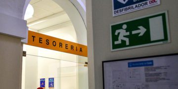Varias señales en el interior del Consistorio / FOTO: Eulogio García