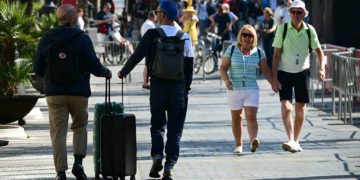 Cádiz ha vuelto a vivir la llegada de miles de turistas estivales / FOTO: Eulogio García