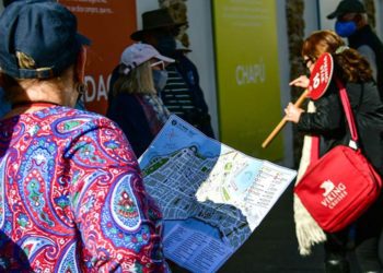 Turista con su plano / FOTO: Eulogio García