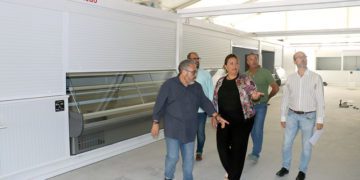 Alcaldesa y concejales supervisan el estado de la nueva plaza / FOTO: Ayto.