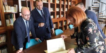 Una pasada reunión con el consejero y la viuda de Alberti / FOTO: Junta