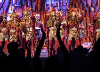 'Los renacidos' llevándose los aplausos del Falla / FOTO: Ayto.