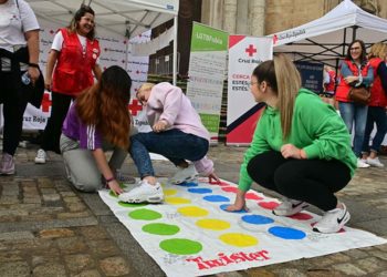 Uno de los juegos organizados en plena plaza de la Catedral / FOTO: Eulogio García