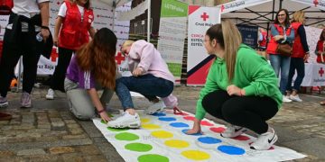Uno de los juegos organizados en plena plaza de la Catedral / FOTO: Eulogio García