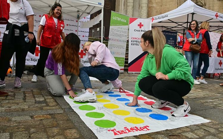 Uno de los juegos organizados en plena plaza de la Catedral / FOTO: Eulogio García