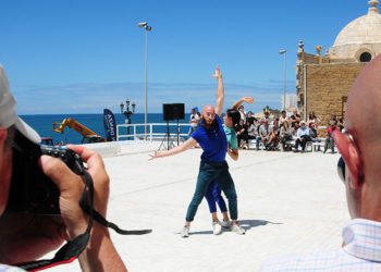 Una propuesta del festival Cádiz en Danza, en Entrecatedrales / FOTO: Eulogio García