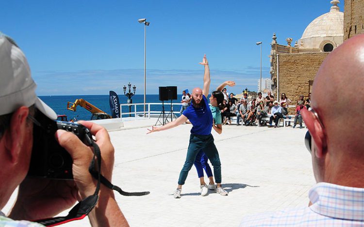 Una propuesta del festival Cádiz en Danza, en Entrecatedrales / FOTO: Eulogio García