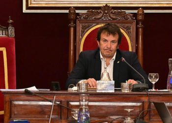 Presidiendo el pasado pleno mensual / FOTO: Eulogio García