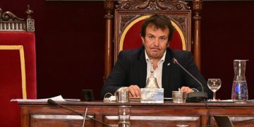 Presidiendo el pasado pleno mensual / FOTO: Eulogio García