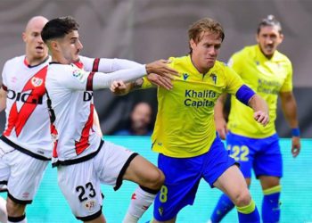 Álex en una acción del primer tiempo / FOTO: Cádiz CF