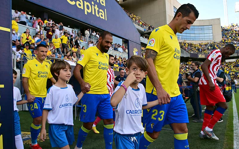 Manchester y Cádiz CF se medirán por primera vez en la historia durante el parón mundialista