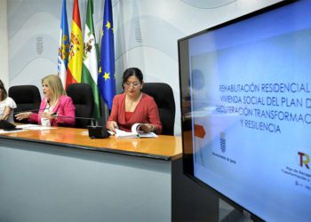 Presentando las ayudas solicitadas / FOTO: Ayto.