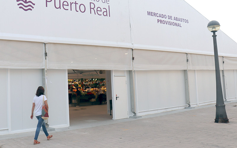 Ahora sí, el mercado de abastos provisional de Puerto Real abre sus puertas